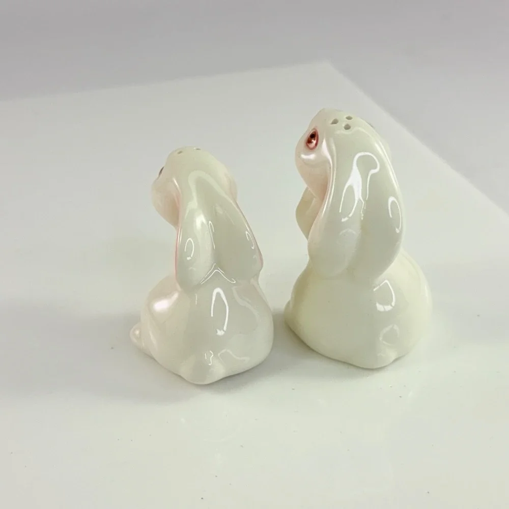 Avon 1983 Bunny Mates Ceramic Salt Pepper Shakers White Pink Rabbit Flower Chip
